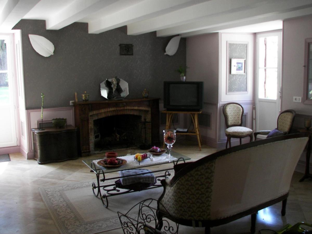 Domaine Du Noble Bed and Breakfast Saint-Jean-de-Thurac Exteriör bild