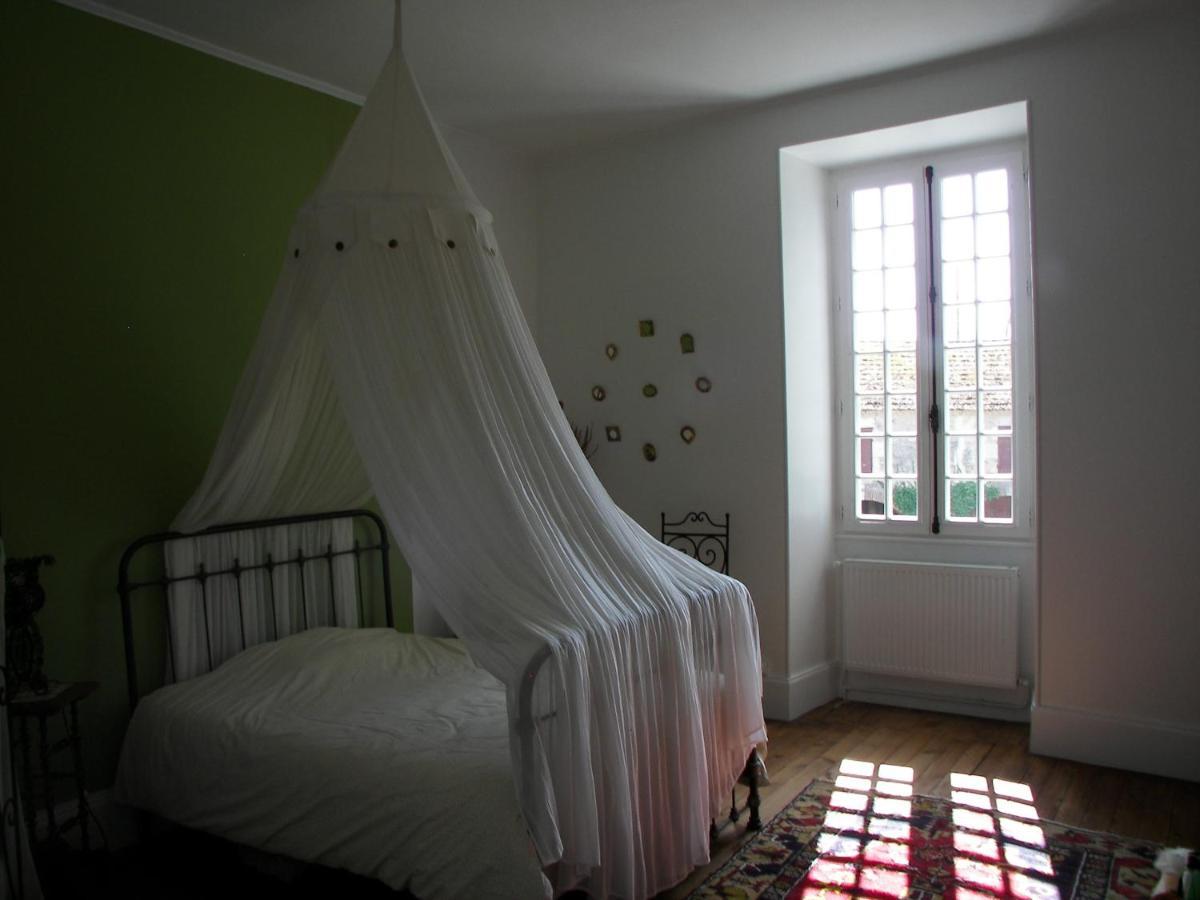 Domaine Du Noble Bed and Breakfast Saint-Jean-de-Thurac Exteriör bild