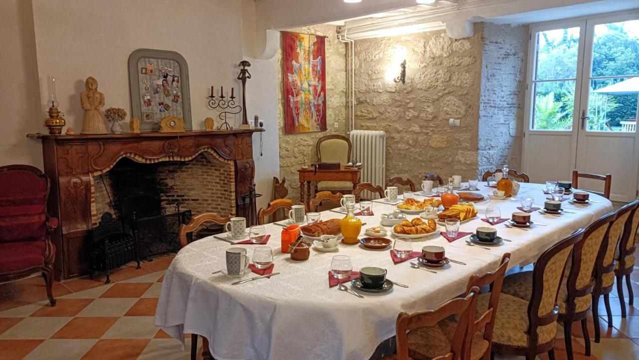 Domaine Du Noble Bed and Breakfast Saint-Jean-de-Thurac Exteriör bild
