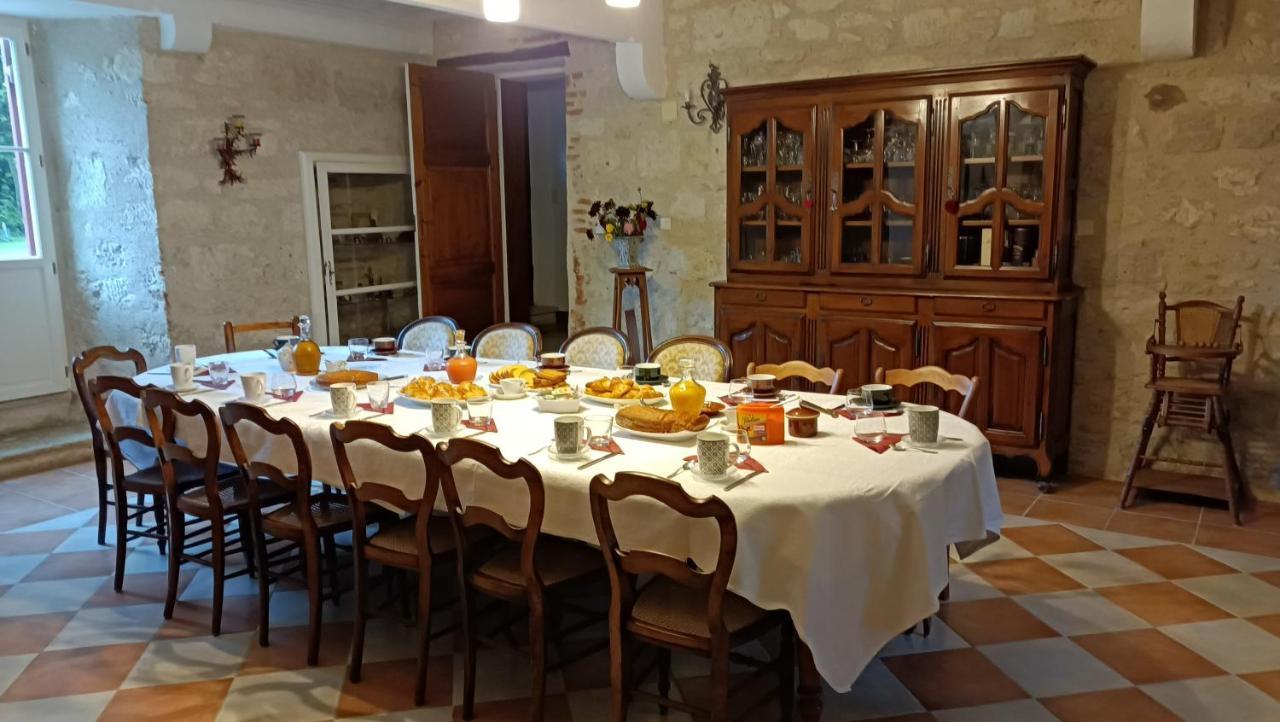 Domaine Du Noble Bed and Breakfast Saint-Jean-de-Thurac Exteriör bild